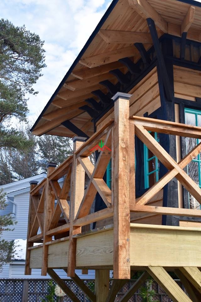 特色双层屋顶蓝色庭院小树屋