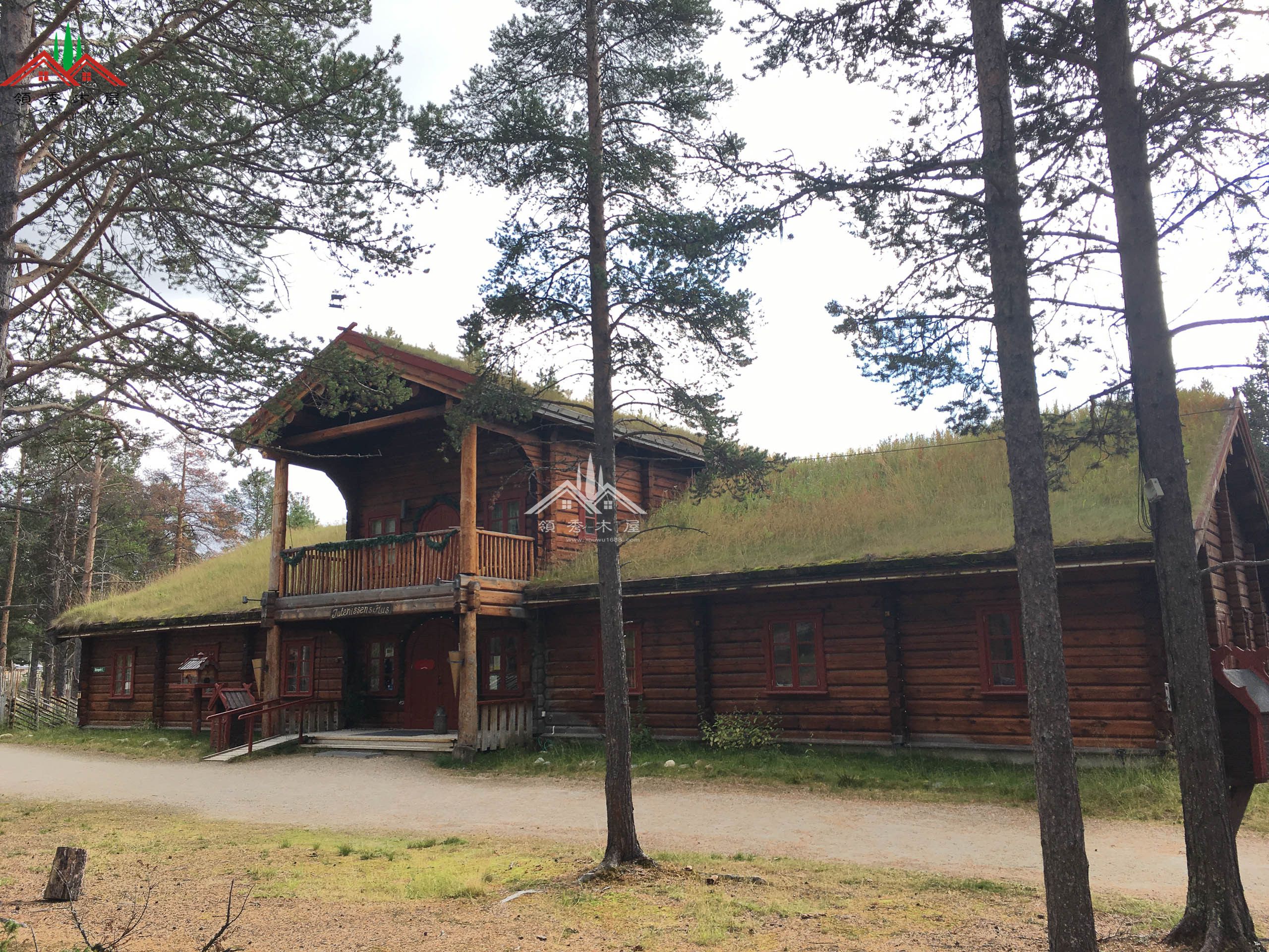 屋顶可以长绿色植物的重型木刻楞木屋别墅