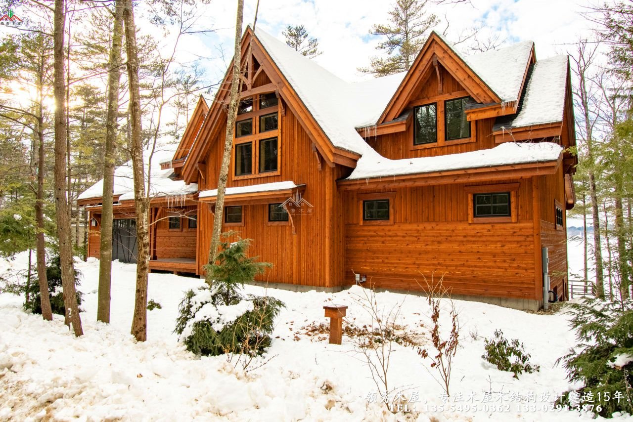 雪地里的木屋别墅